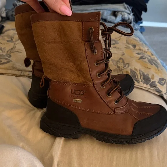 UGG Chestnut and Black Lace-Up Boots - Picture 10 of 11